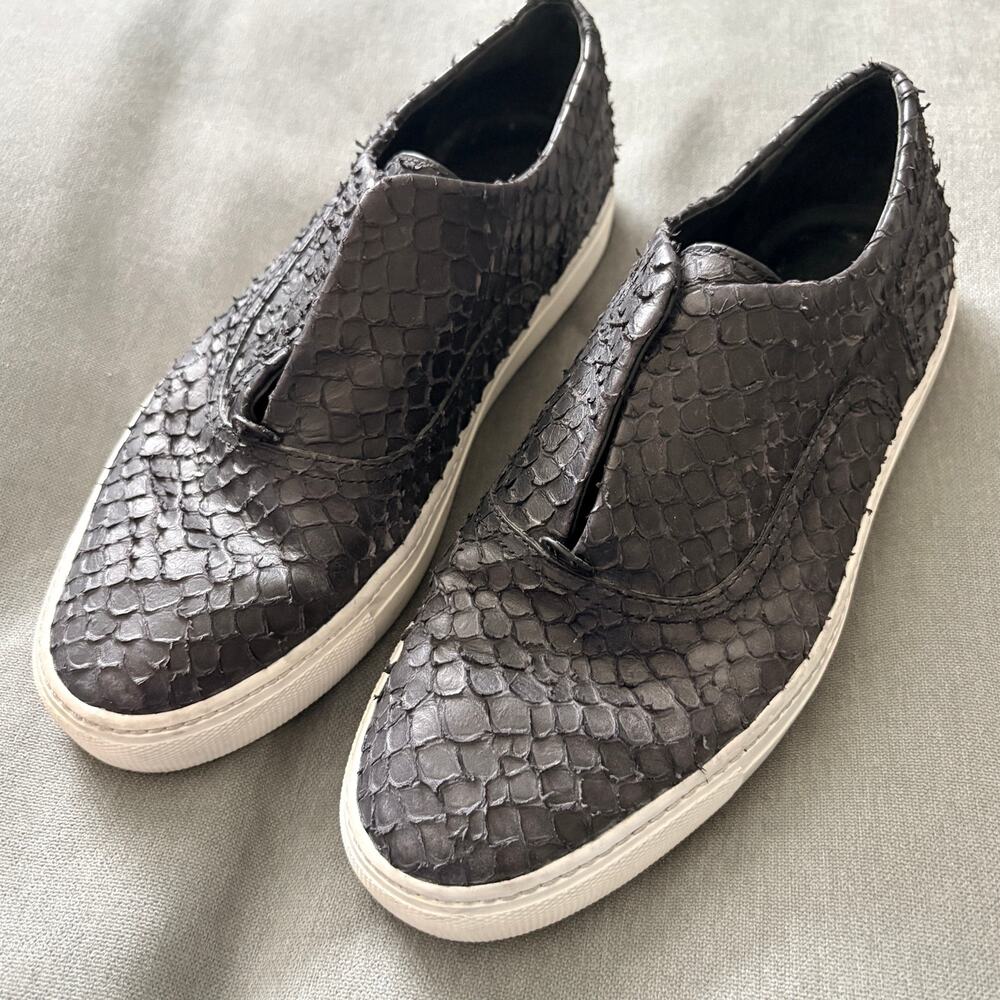 Vince "Nelson" slip-on sneakers navy python-embossed leather sz 7.5 Oldmoney